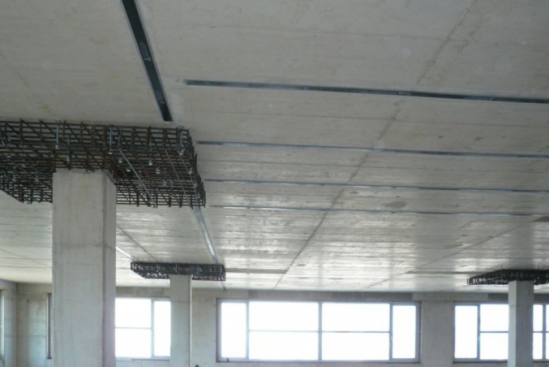 Sanácie / Zosiľovanie hlavíc stĺpov a stropnej dosky administrat